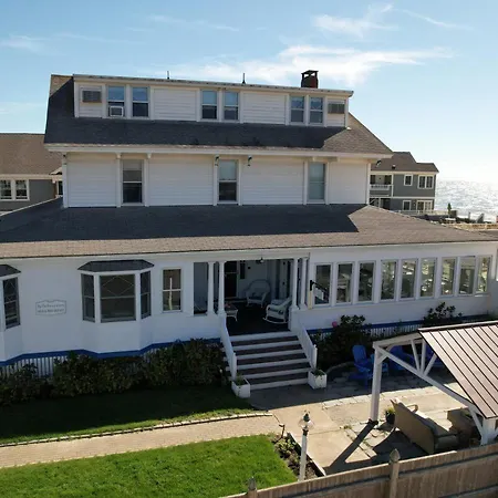 By The Sea Guests Bed & Breakfast And Suites-3
